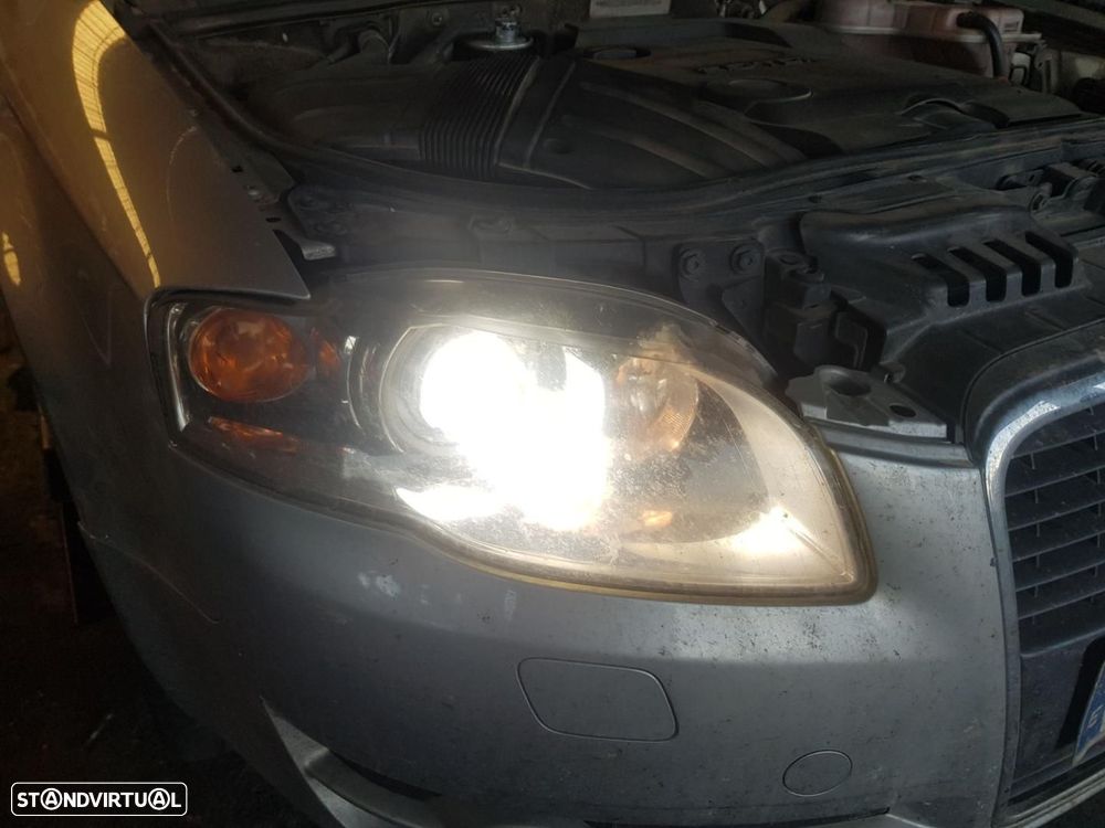 FAROL DIREITO AUDI A4 BERLINA 8E - 1
