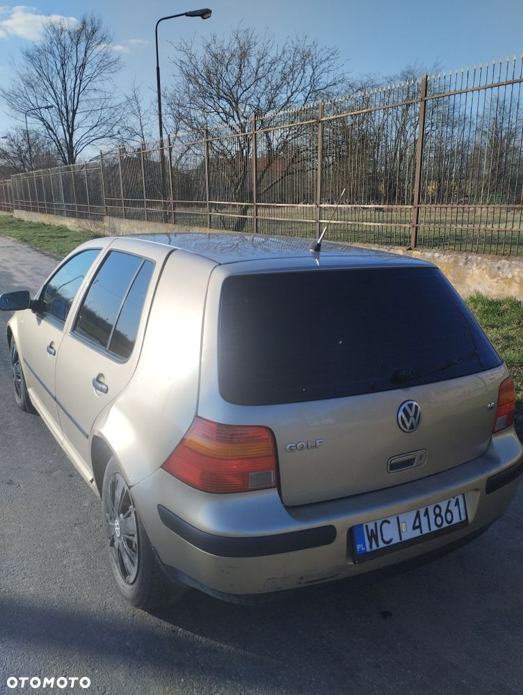 Volkswagen Golf - 4