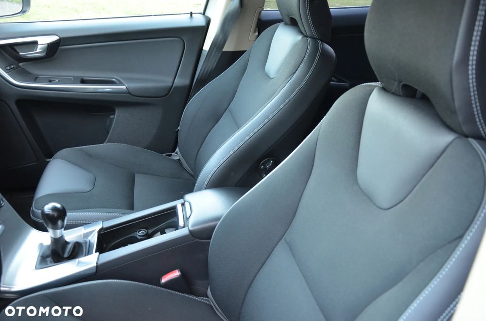 Volvo XC 60 D4 Momentum - 26