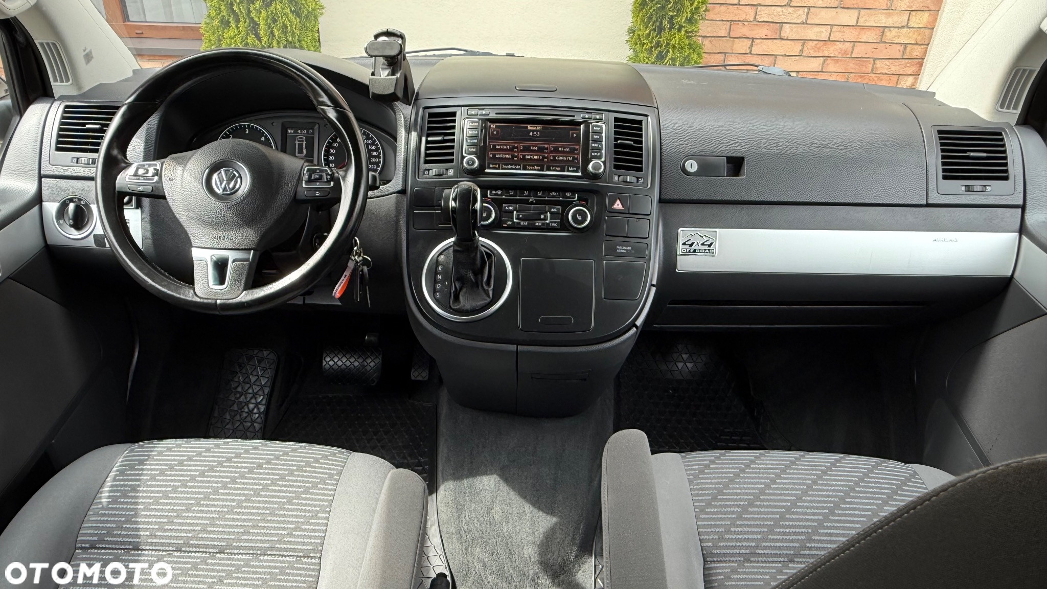 Volkswagen Multivan - 13