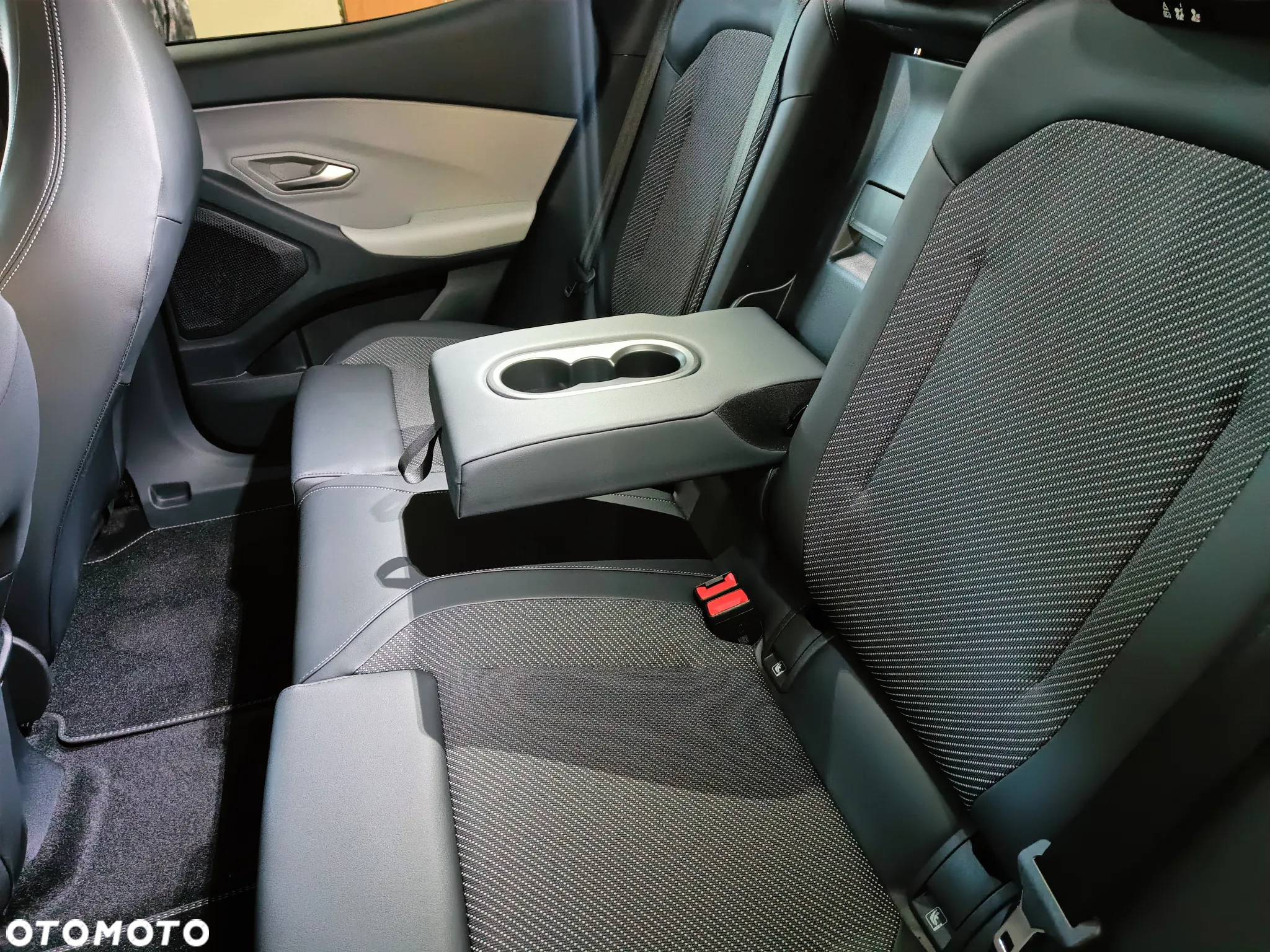 Ford Explorer 77kWh RWD - 16