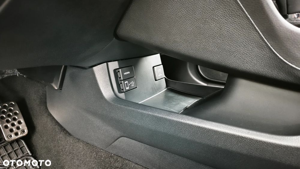 Honda Civic 1.5 i-VTEC Turbo CVT Elegance - 11