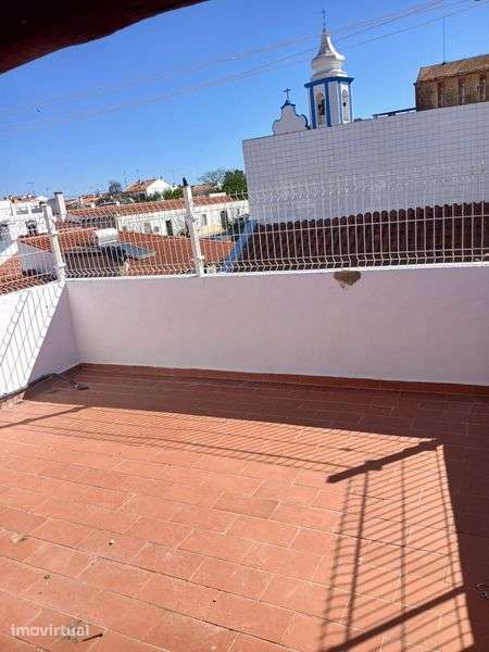 Vende-se casa renovada - Grande imagem: 2/6