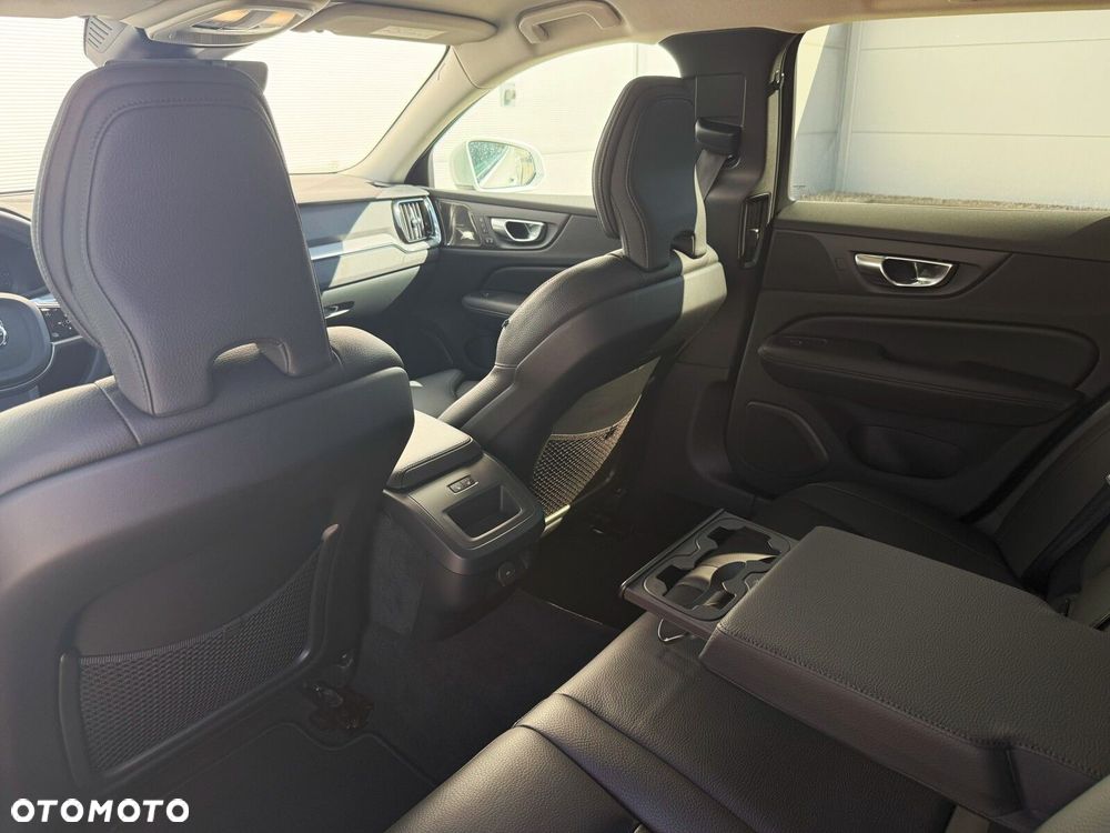 Volvo V60 Cross Country Plus B5 B AWD - 31