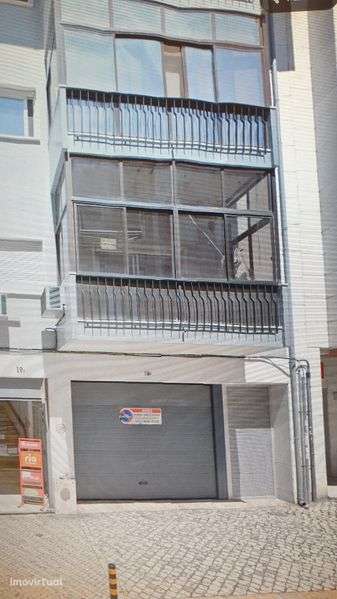 Lugar de estacionamento junto à Praça de Arroios - Grande imagem: 4/4