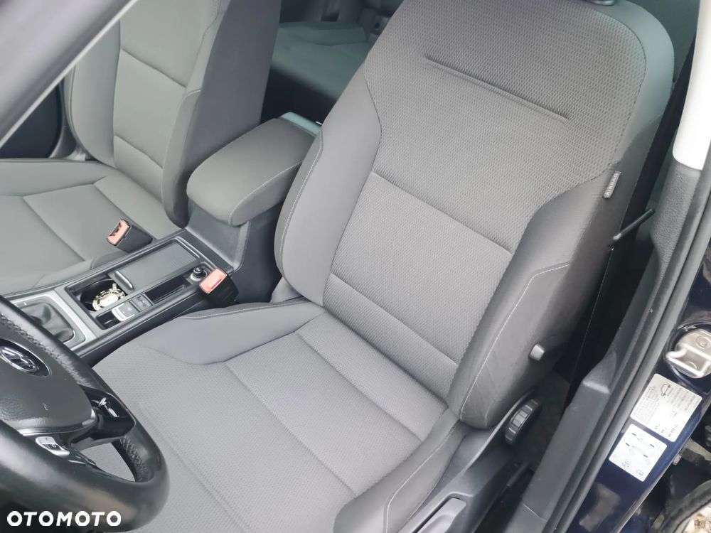 Volkswagen Golf 1.6 TDI BlueMotion Comfortline - 20