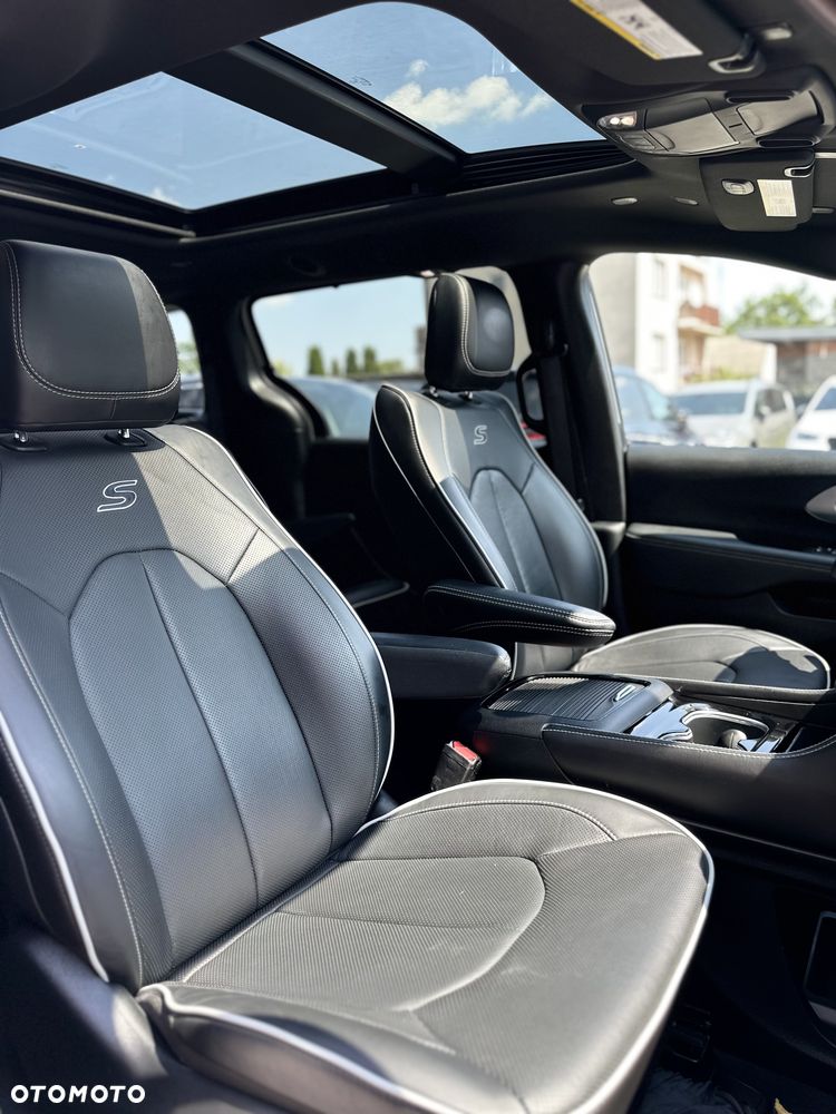Chrysler Pacifica - 31