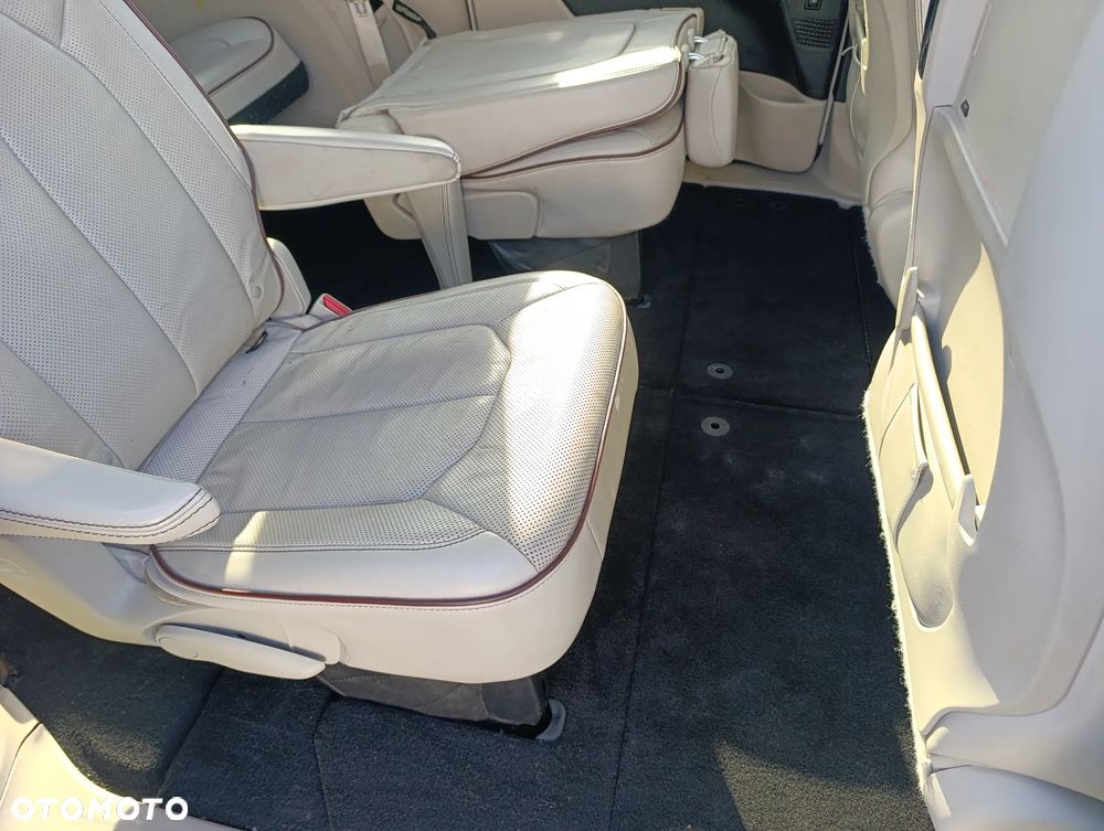 Chrysler Pacifica - 8