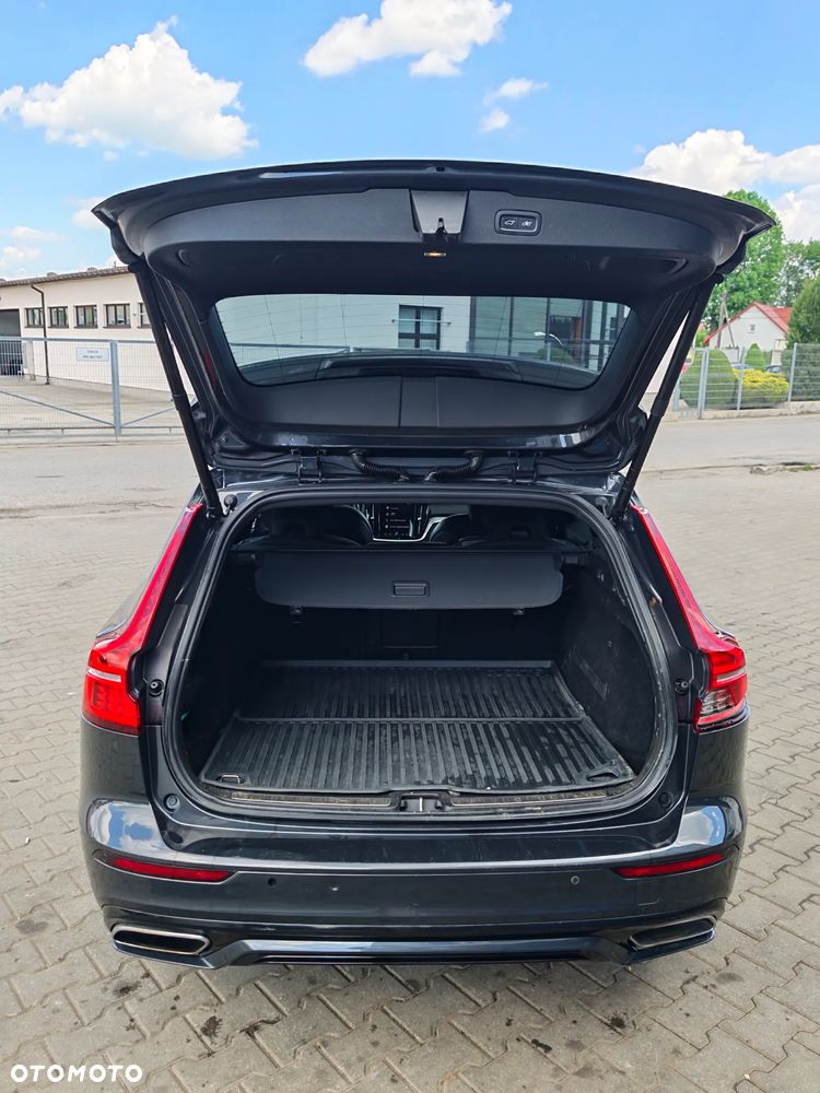 Volvo V60 T8 AWD Plug-In Hybrid R-Design - 10