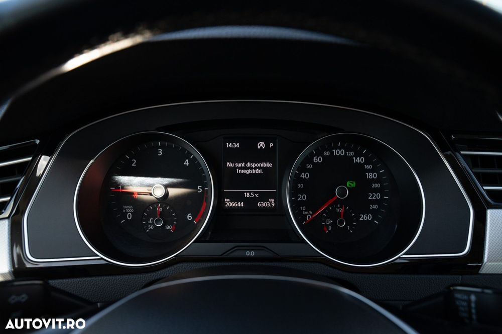 Volkswagen Passat 2.0 TDI DSG Comfortline - 21
