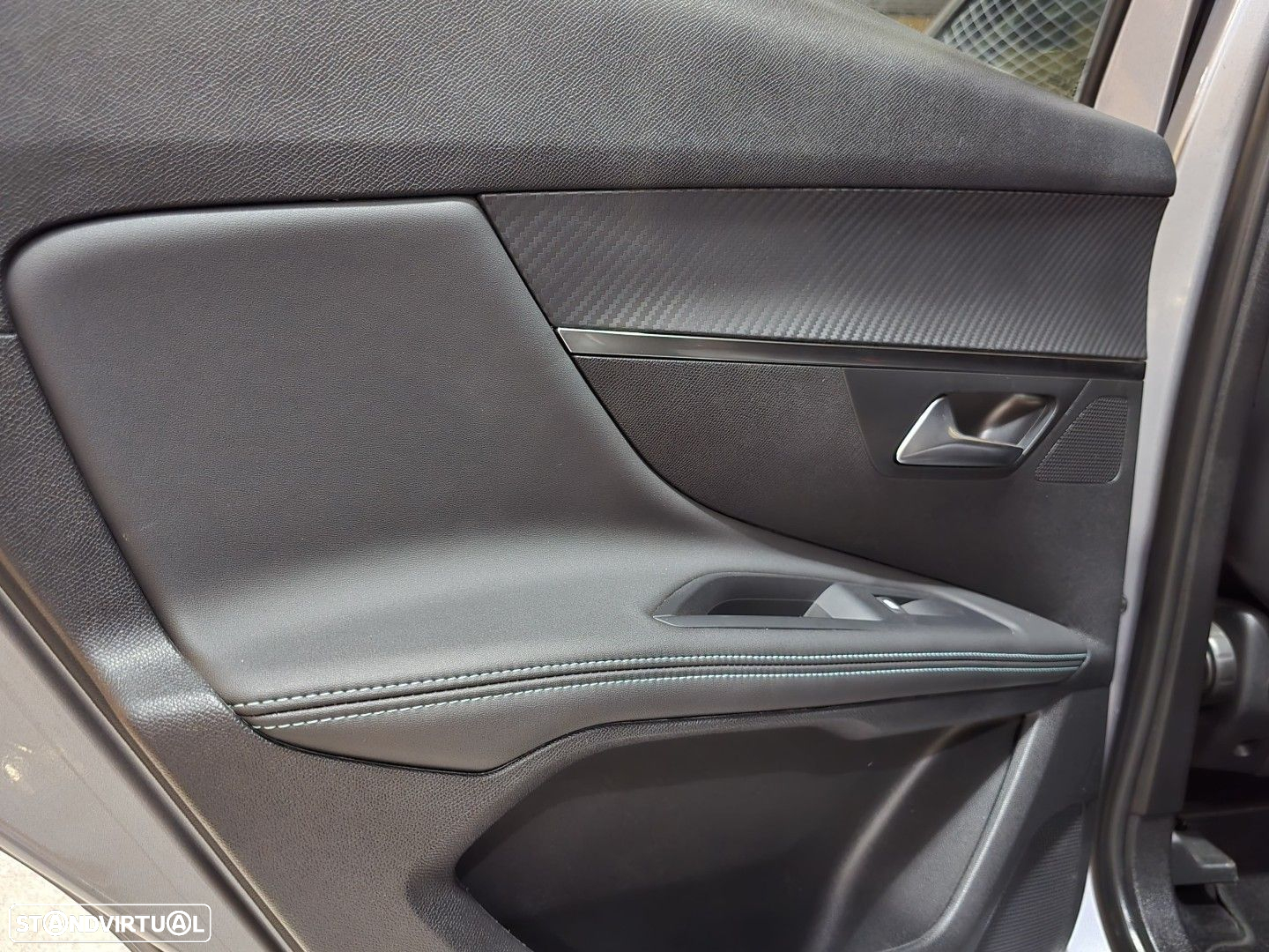 Peugeot 3008 1.5 BlueHDi Allure EAT8 - 36