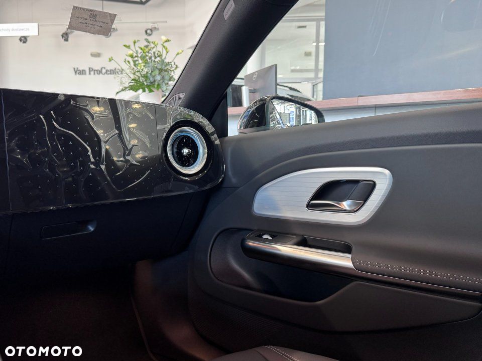 Mercedes-Benz CLA - 12