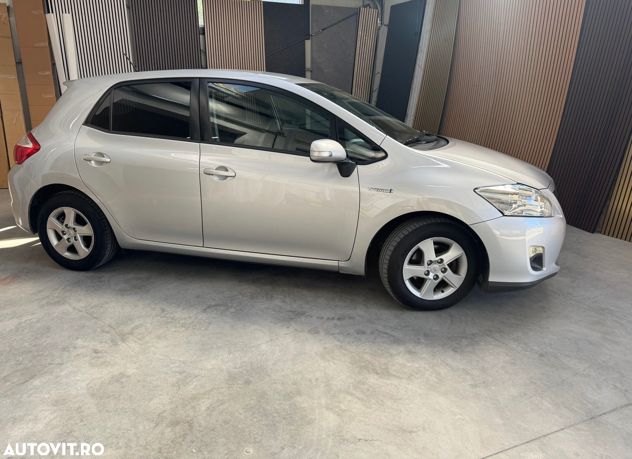 Toyota Auris 1.8 L VVT-i Hybrid Luna - 3