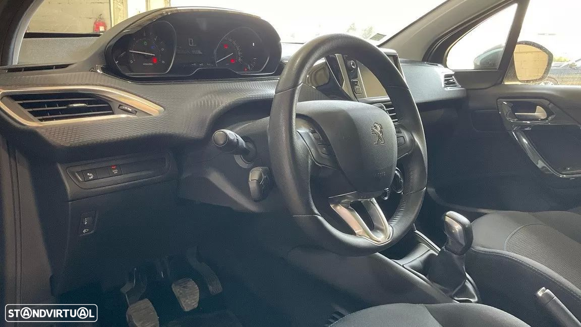 Peugeot 208 1.5 BlueHDi Signature - 11