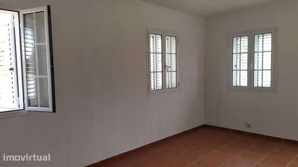 Moradia em granito, com 3 pisos, recuperada e pronta a habitar. - Grande imagem: 3/6