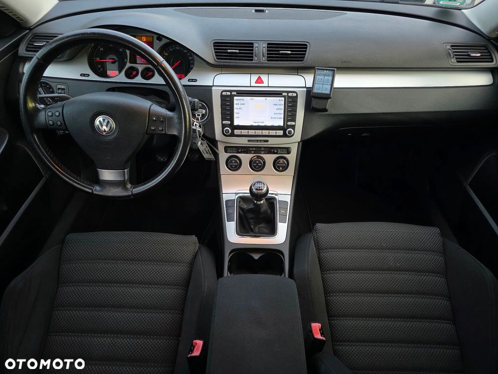 Volkswagen Passat 2.0 TDI DPF BlueMotion Technology Sportline - 8