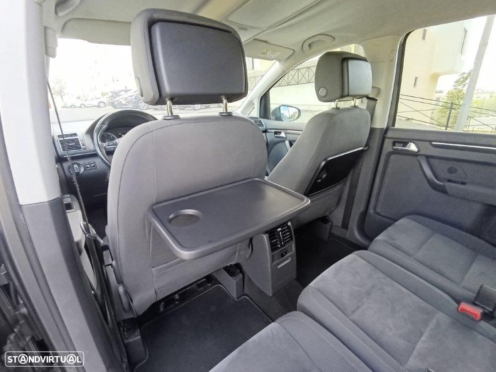VW Touran 1.6 TDI Blue.Trendline 7L - 10