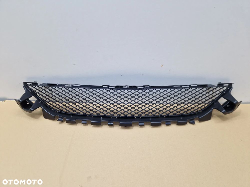 ATRAPA ZAŚLEPKA KRATKA Środkowa ZDERZAKA Przód MERCEDES AMG W205 S205 14-19 A2058852123 - 1