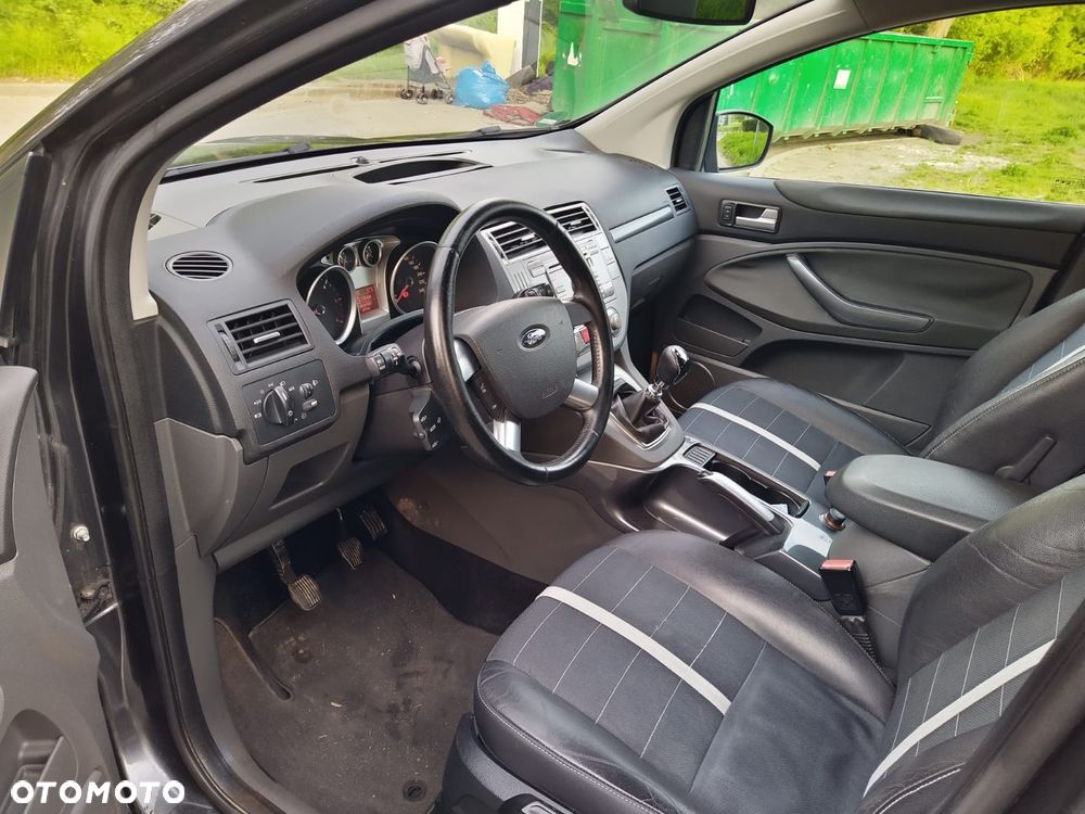 Ford Kuga 2.0 TDCi 2x4 Titanium - 15