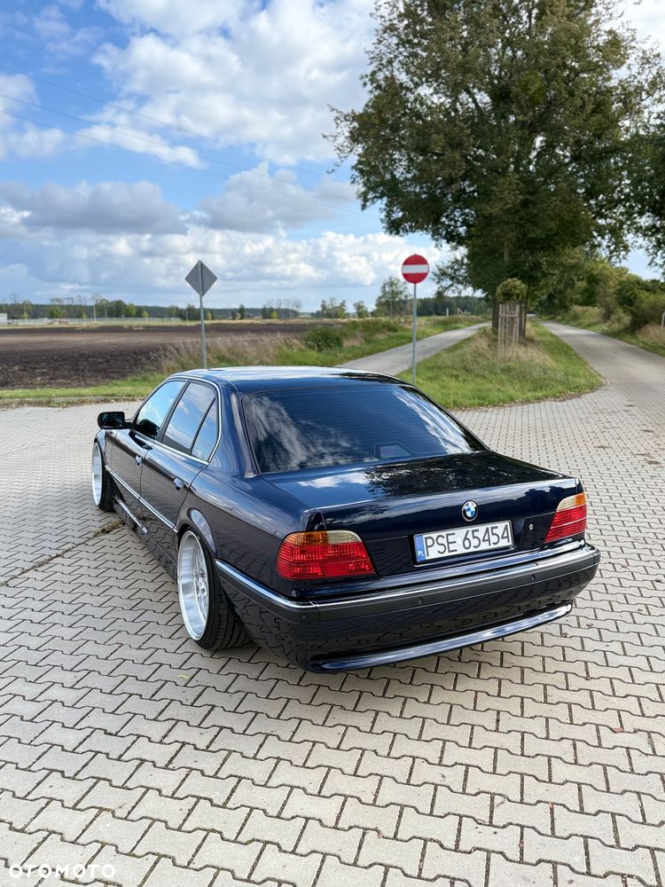 BMW Seria 7 740i - 7