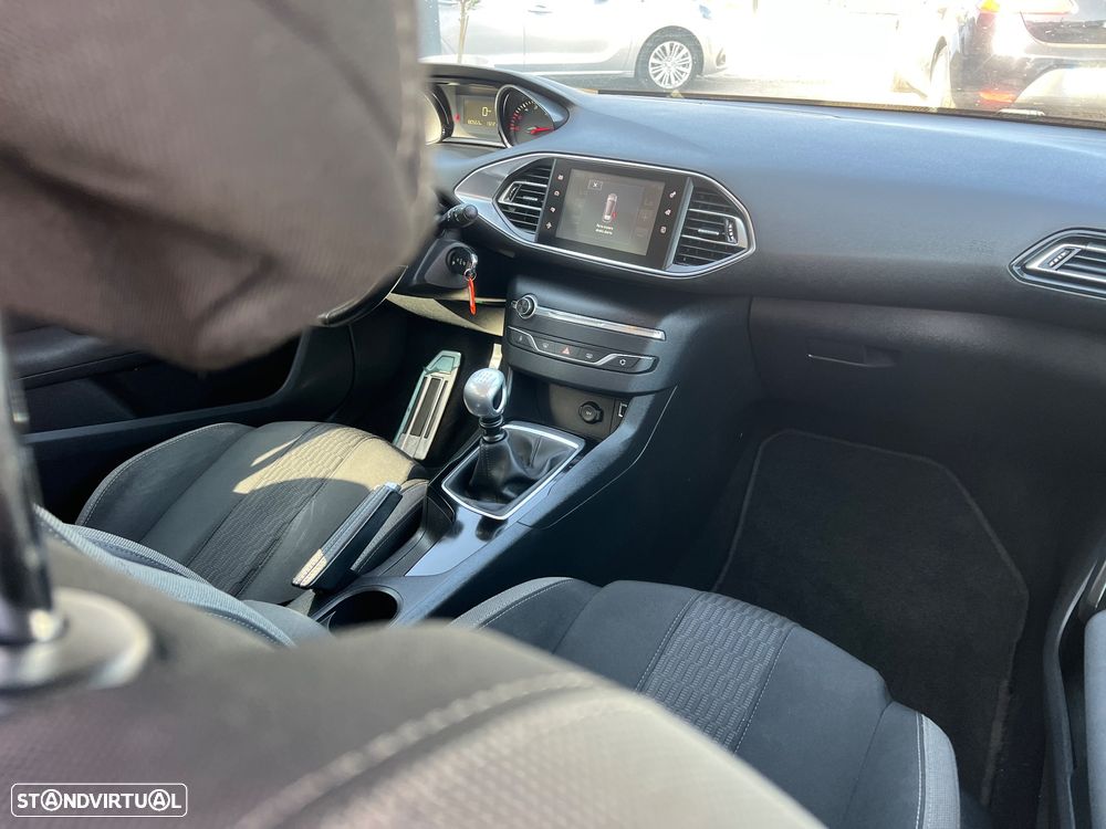 Peugeot 308 1.6 BlueHDi Allure J17 - 32