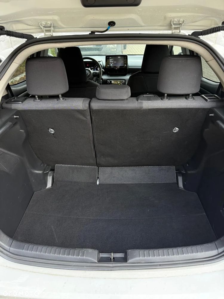 Toyota Yaris ver-hybrid-1-5-comfort - 16