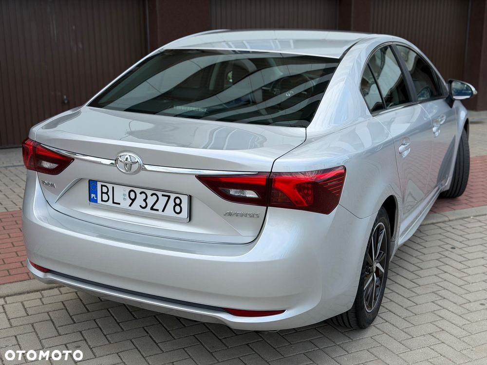 Toyota Avensis 1.8 Active - 15