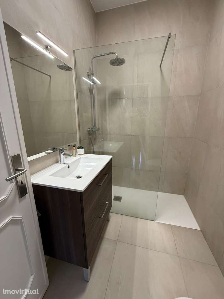 Fabuloso T1 em zona nobre da cidade do Porto - Grande imagem: 3/13