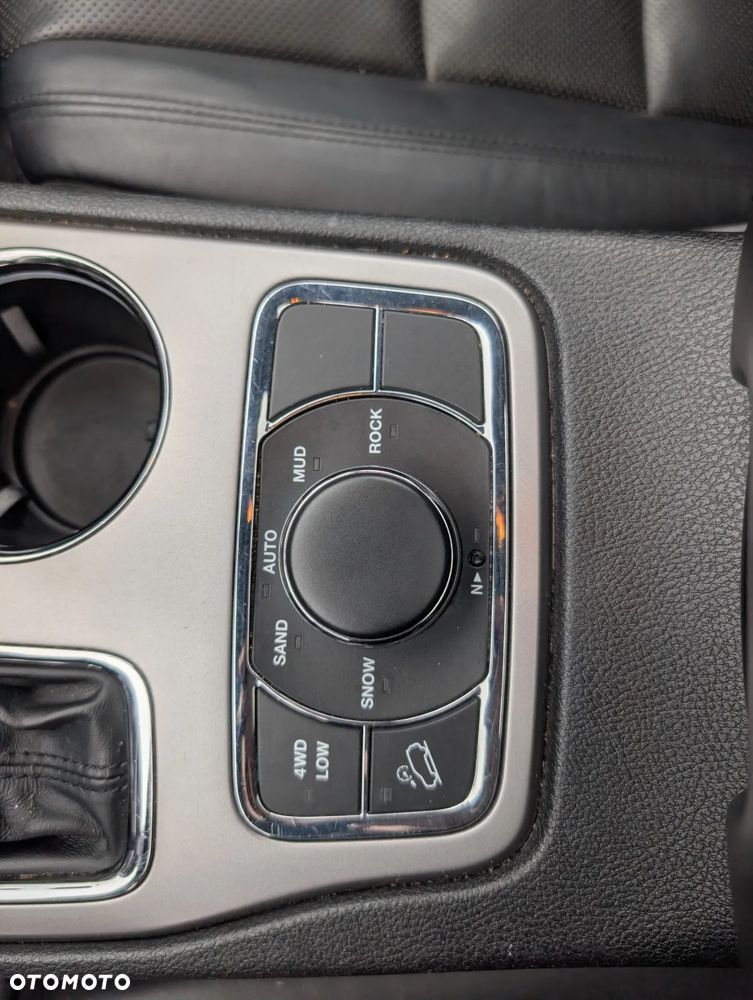 Jeep Grand Cherokee - 25