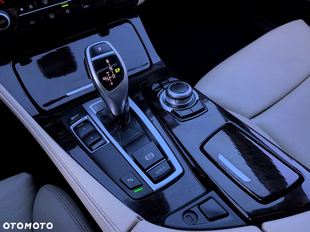 BMW Seria 5 520d - 25