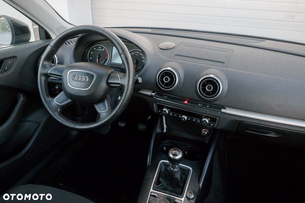 Audi A3 Sportback 1.4 TFSI Ambiente - 38