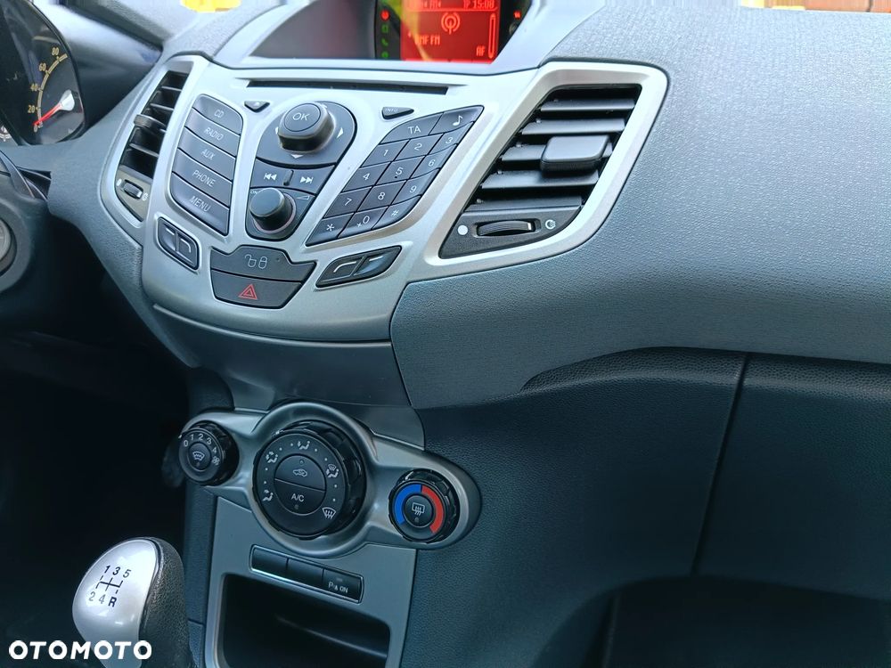 Ford Fiesta 1.25 Celebration - 30