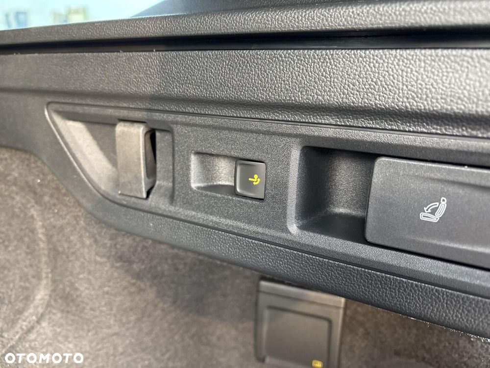 Volkswagen Passat - 32