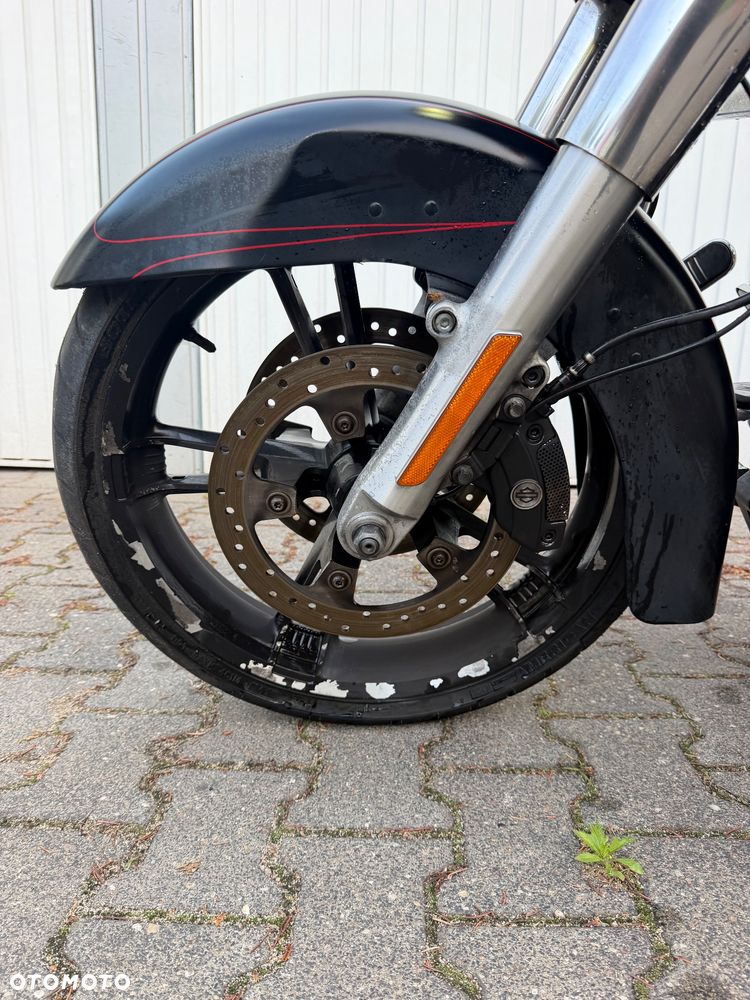 Harley-Davidson Touring Street Glide - 18