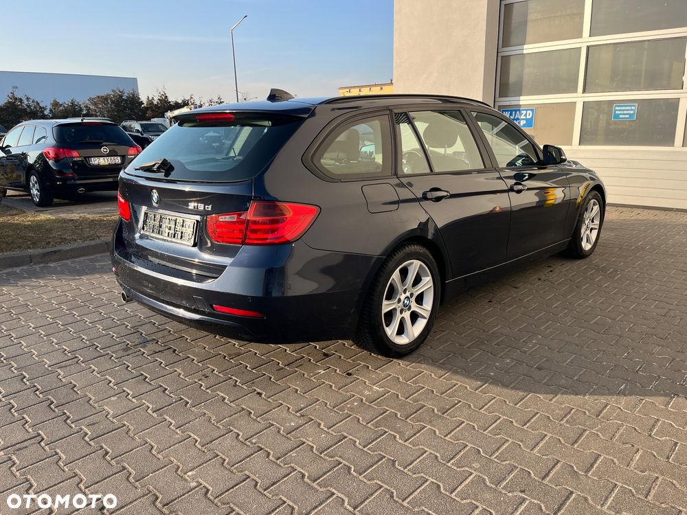 BMW Seria 3 318d Sport Line - 10