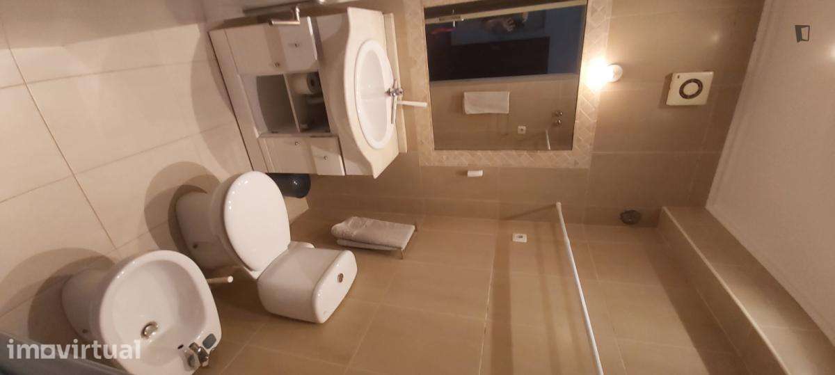 Quarto - localizado em Amadora Lisbon - Grande imagem: 2/19