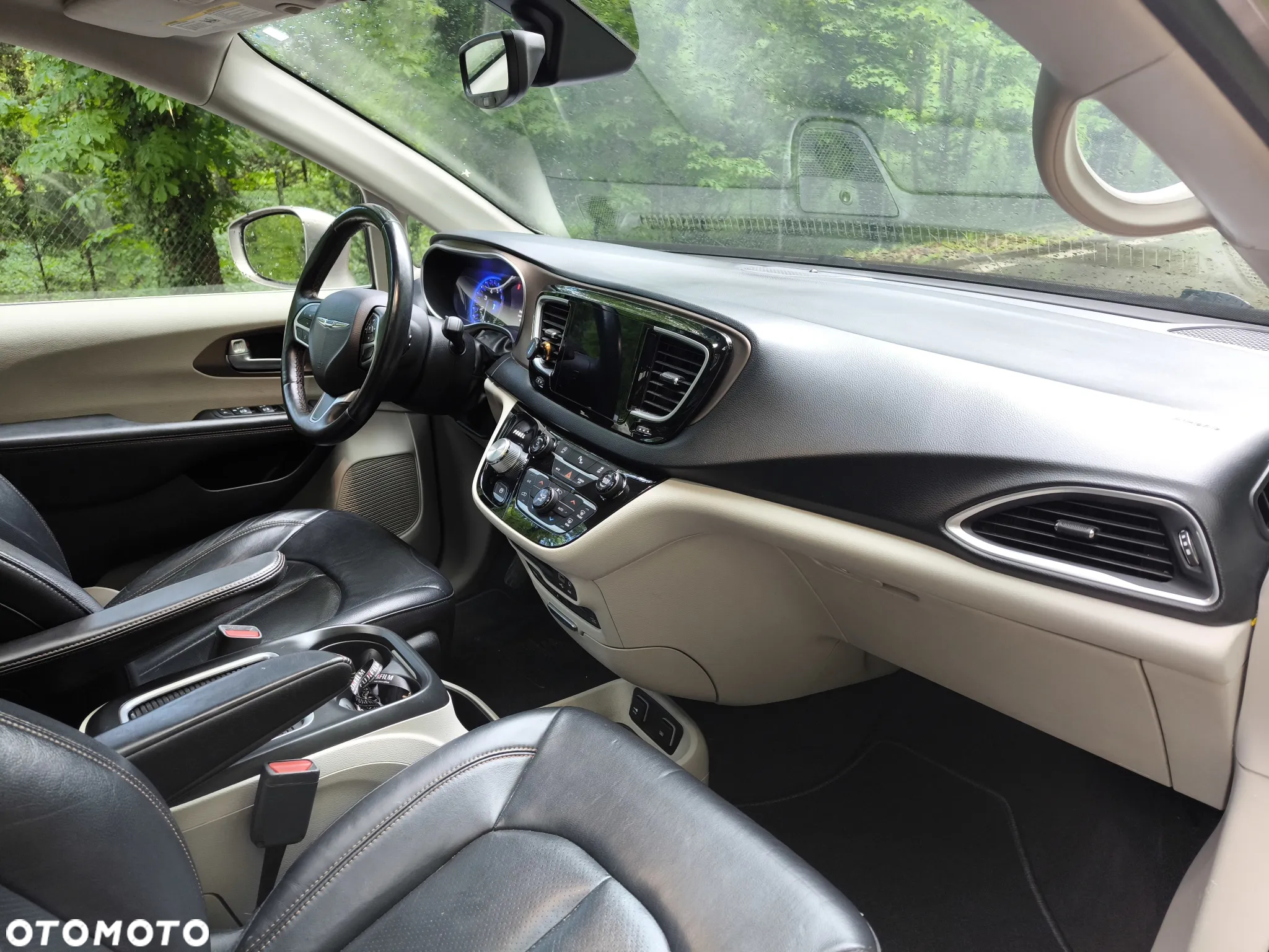 Chrysler Pacifica - 8