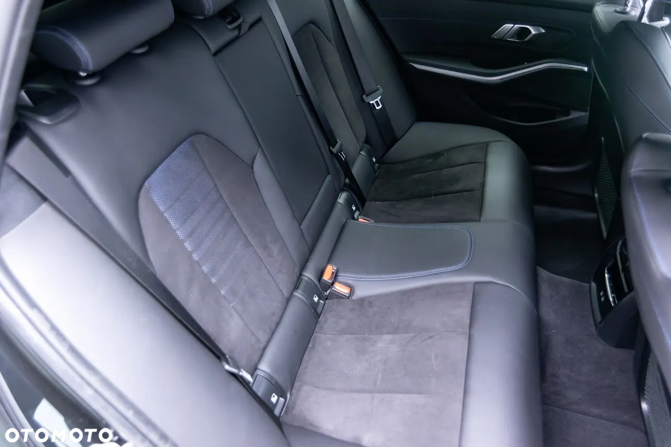 BMW Seria 3 320d Touring xDrive M Sport - 35
