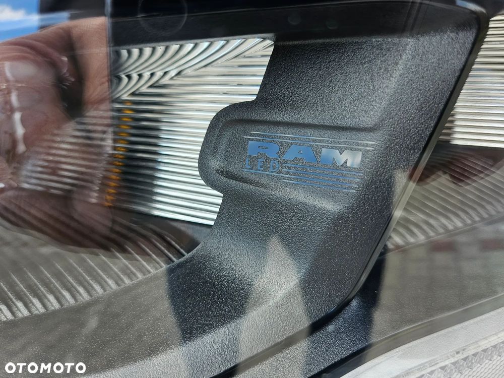 RAM 1500 Crew Cab Shortbed Laramie - 13
