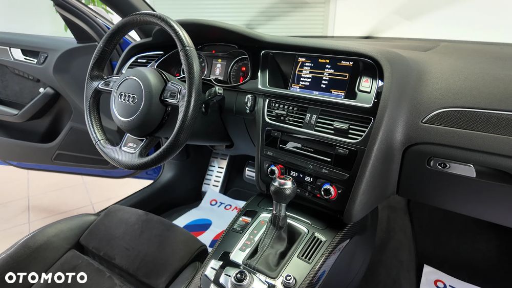 Audi RS4 Avant Standard - 37