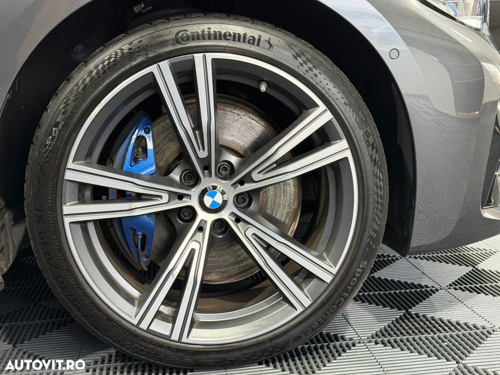 BMW Seria 3 330e Aut. M Sport - 36