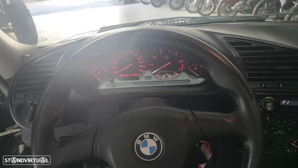 BMW 320 i Coupé M Sport - 28