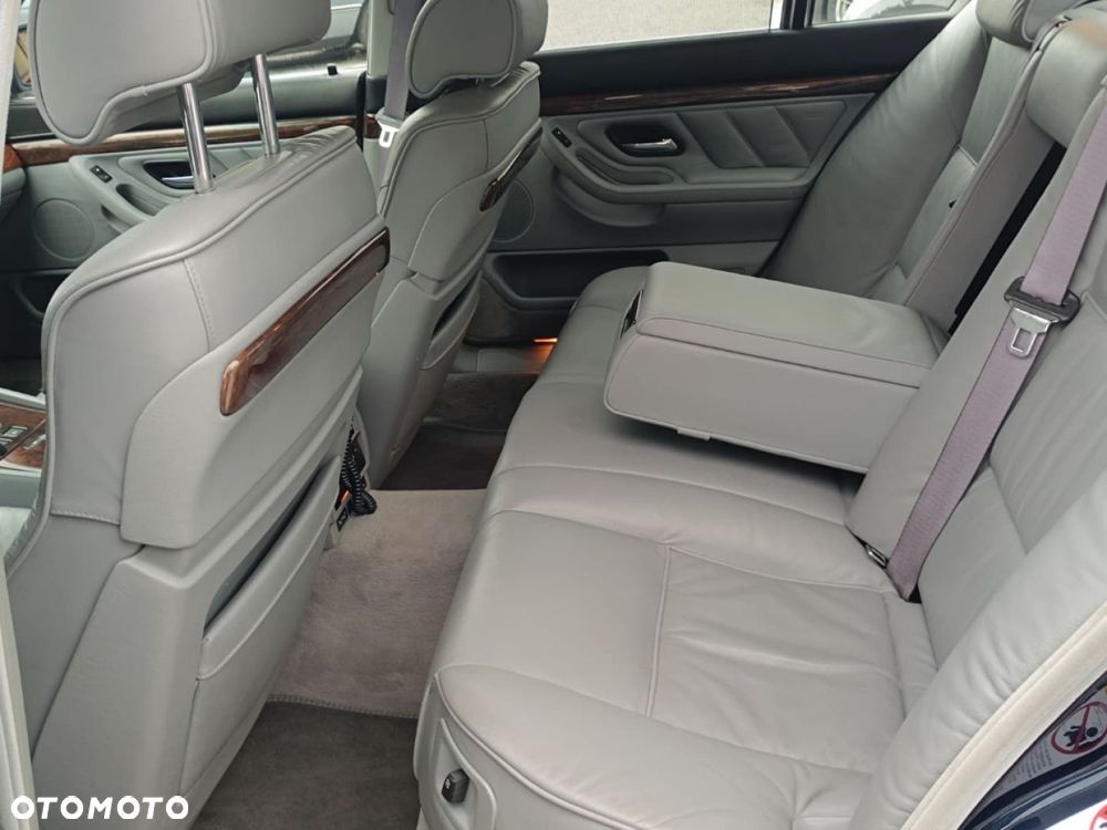 BMW Seria 7 750i - 23