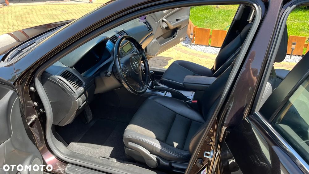 Honda Accord 2.0 Sport - 11