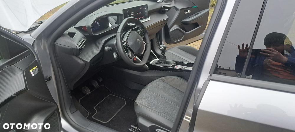 Peugeot 208 - 9