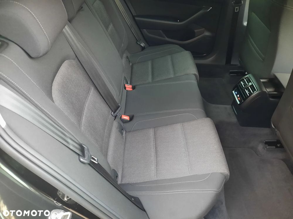 Volkswagen Passat - 19
