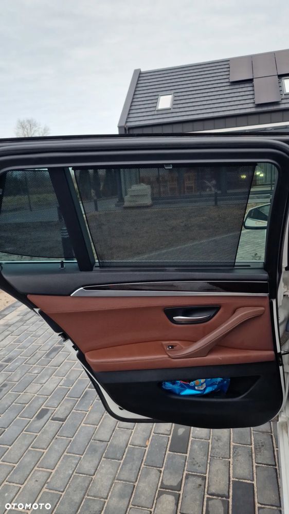 BMW Seria 5 525d xDrive Luxury Line - 29