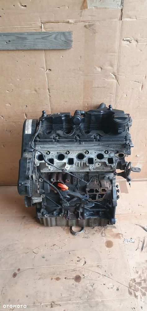 Silnik słupek blok silnika VW Caddy III 1.6 TDI CAYT - 1