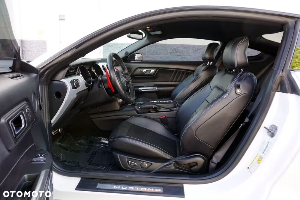 Ford Mustang - 8
