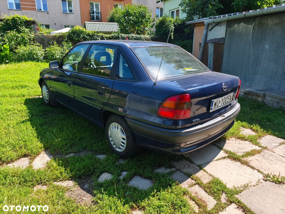 Opel Astra 1.6 - 2